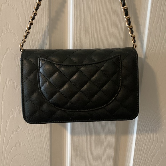 Crossbody - Picture 4 of 8